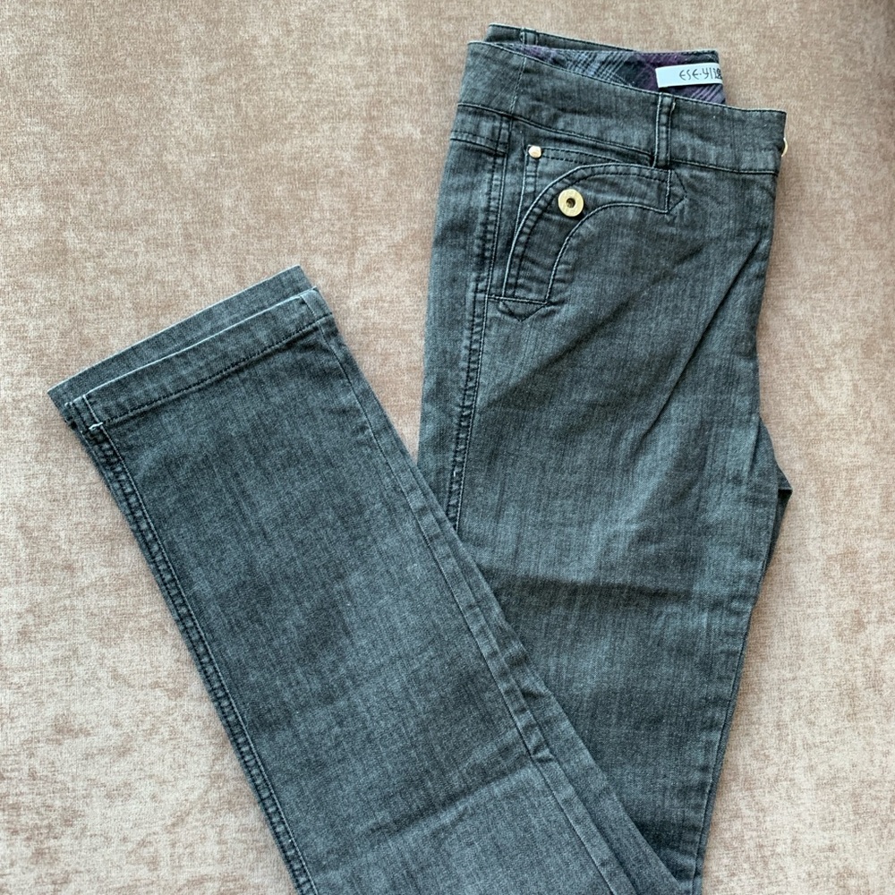 Sleek Gray Skinny Jeans with Comfortable Stretch